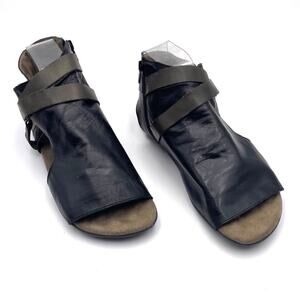 DE WULF Black Sparta Leather Sandal Size 10M Women